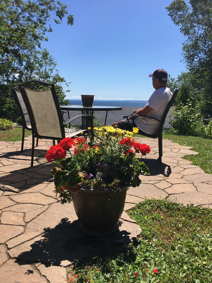 Chalet Chez Les Petit Grandes-Bergeronnes Luaran gambar
